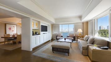 Twin Executive Terrace Suite - Non-Smoking - 120sqm - Terrace with Whirlpool - Reinbow bridge and To | Down comforters, in-room safe, desk, blackout drapes