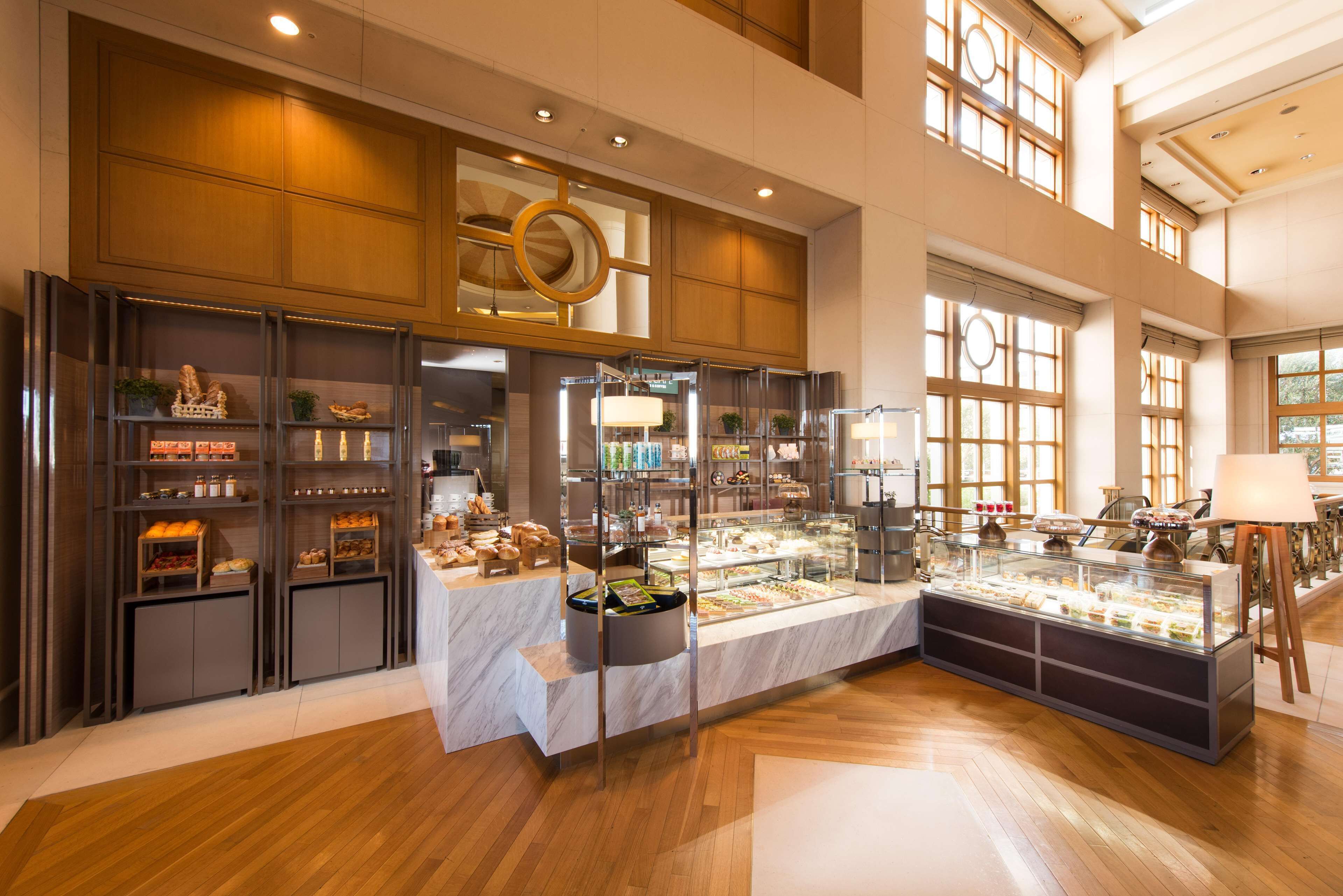 4 restaurants, breakfast, lunch, dinner served; japanese cuisine