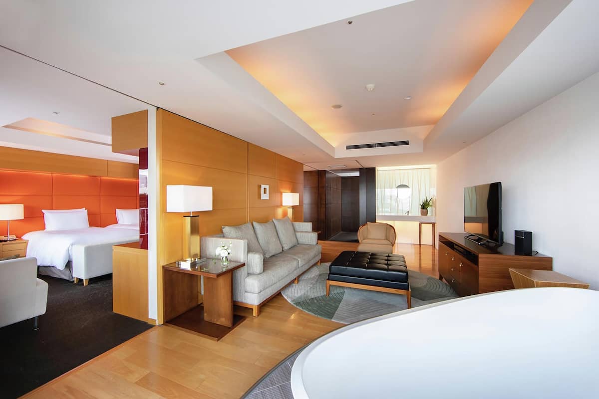 Twin Relaxation Suite - Non-Smoking - 80sqm - Rainbow Bridge View - Executive Lunge Access | Down comforters, in-room safe, desk, blackout drapes