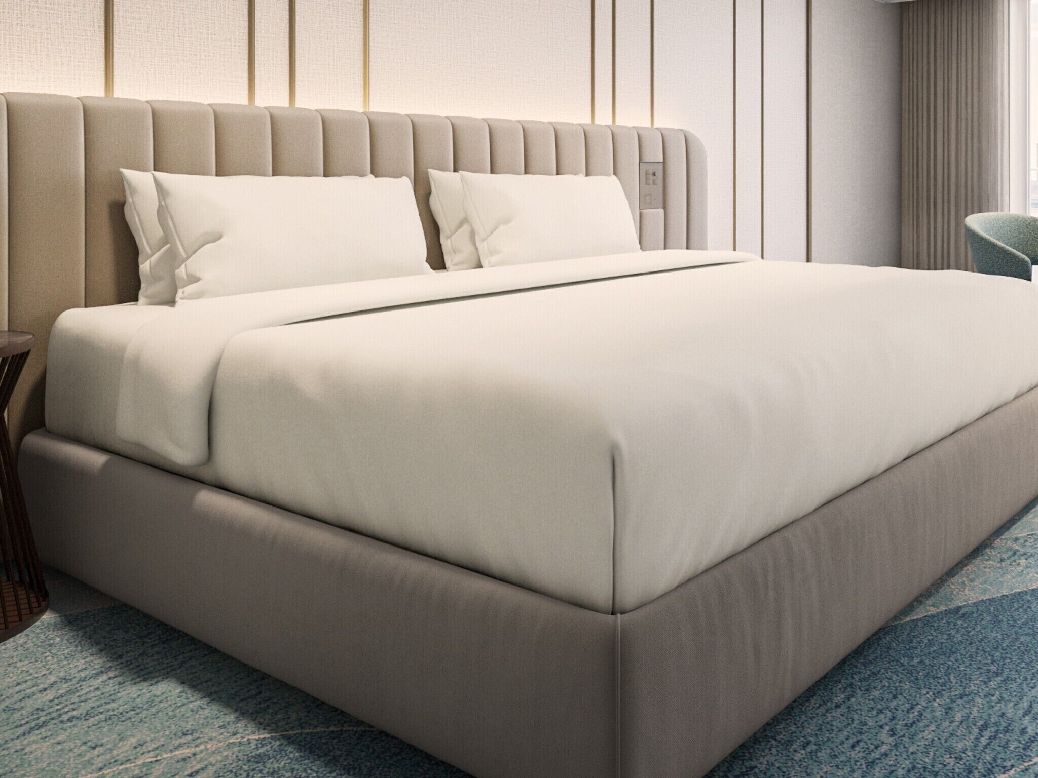 Huone, 1 suuri parisänky (Hilton Plus) | Untuvapeitot, tallelokero huoneessa, työpöytä, pimennysverhot