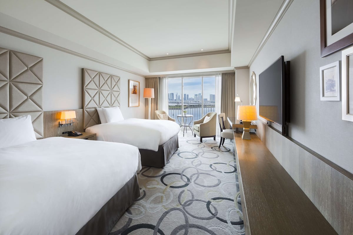 Down duvets, in-room safe, desk, blackout curtains