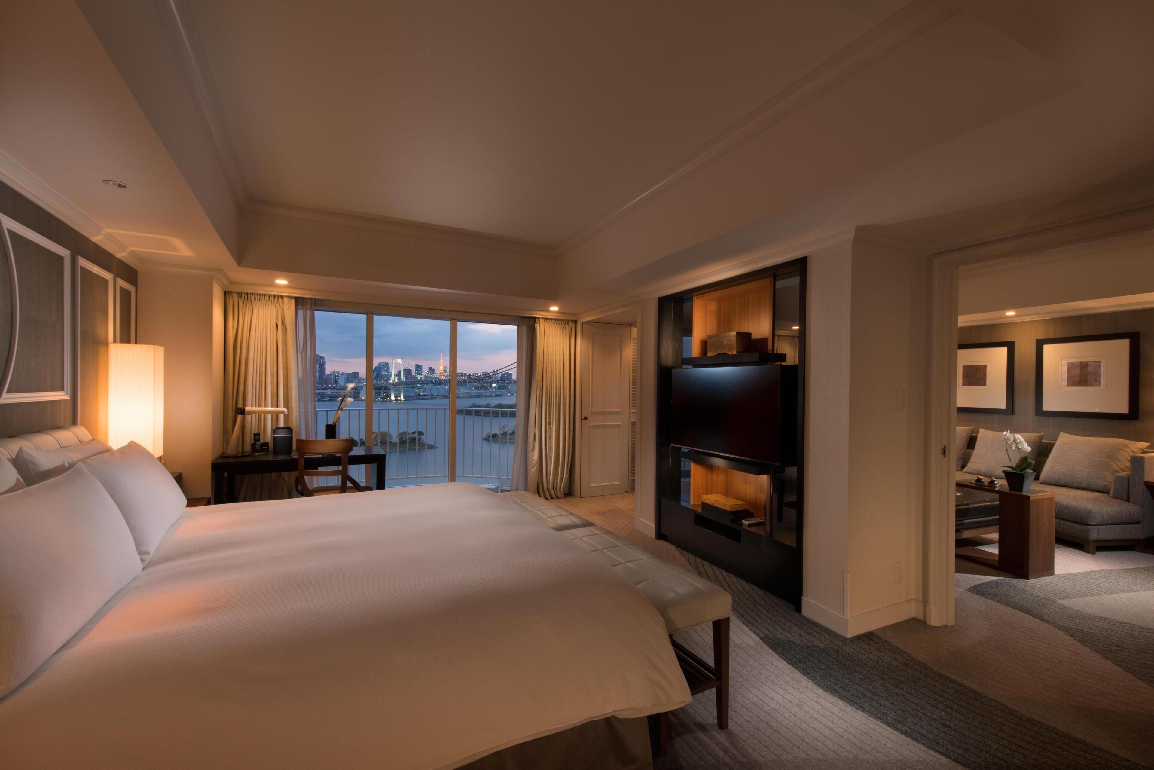 King One-Bedroom Suite Non Smoking 80sqm Rainbow bridge and Tokyo Tower View Executive Lounge Access | Down comforters, in-room safe, desk, blackout drapes