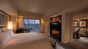 King One-Bedroom Suite Non Smoking 80sqm Rainbow bridge and Tokyo Tower View Executive Lounge Access | Down comforters, in-room safe, desk, blackout drapes