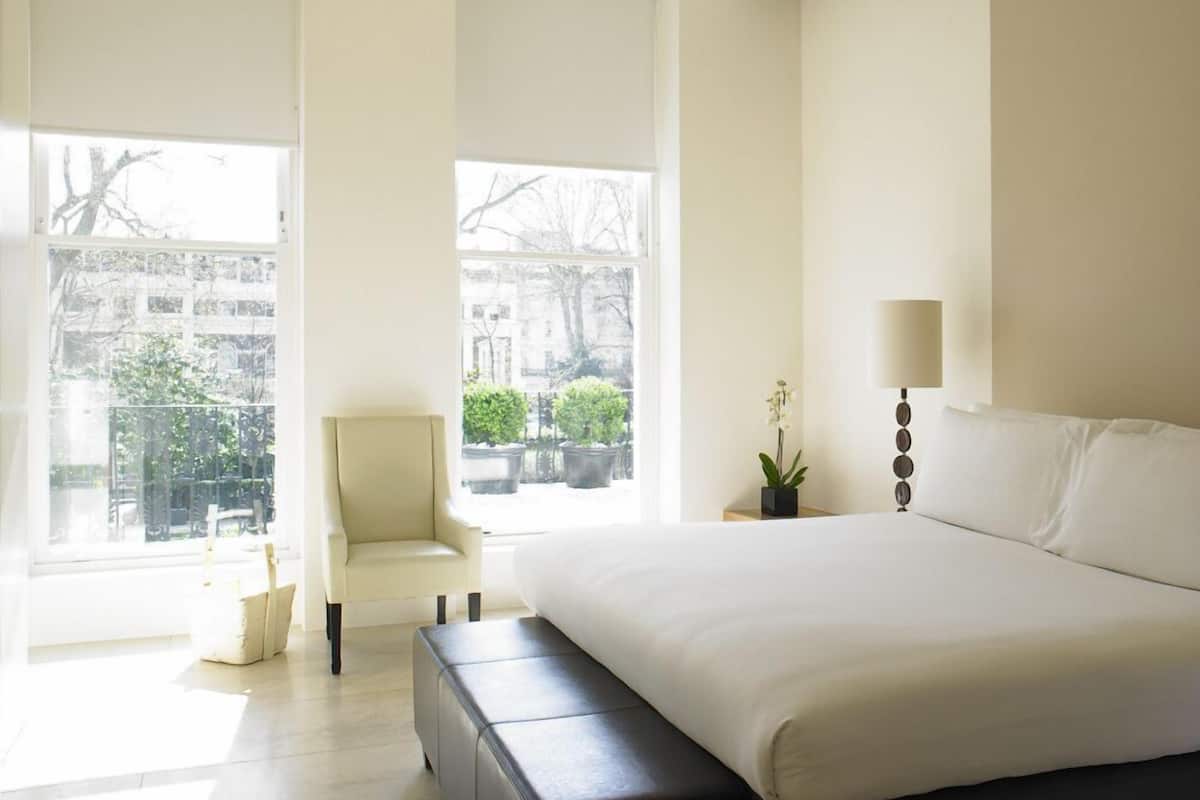 Deluxe Double or Twin Room | Minibar, in-room safe, iron/ironing board