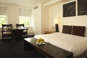 Minibar, in-room safe, iron/ironing board - The Hempel Hotel (London)
