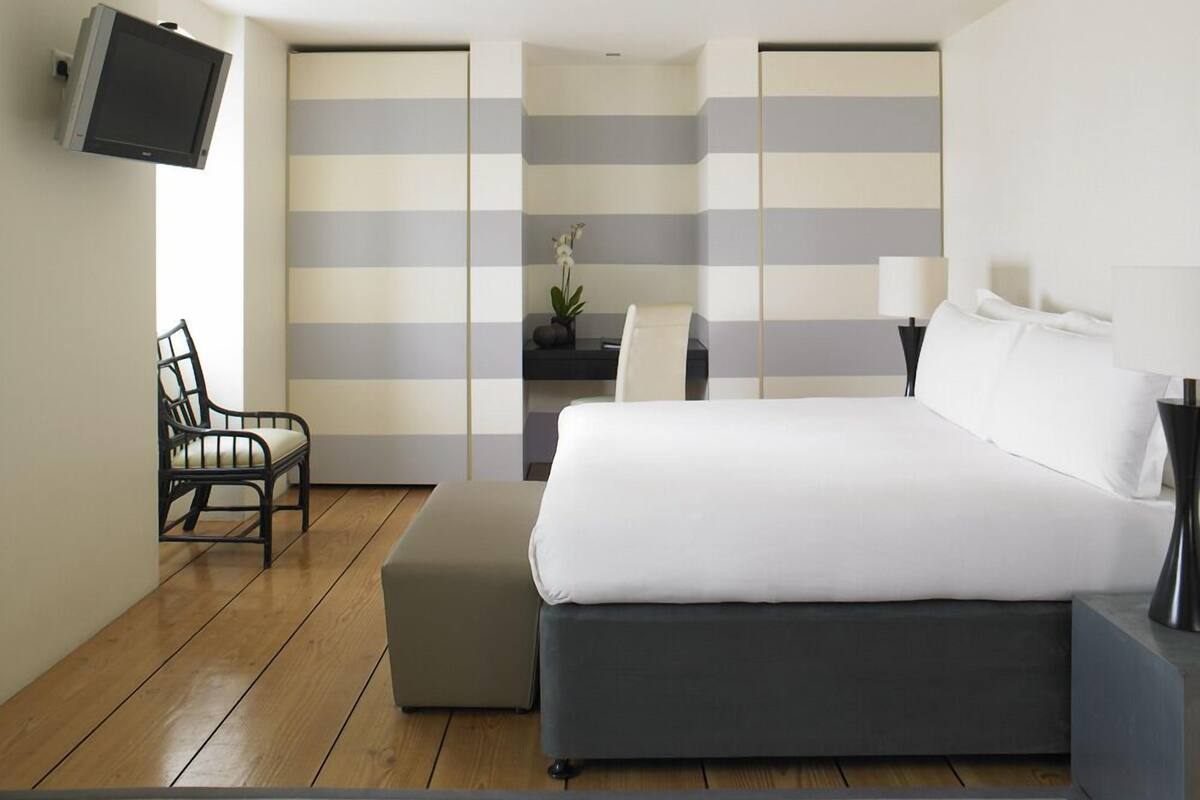 Superior Double or Twin Room | Minibar, in-room safe, iron/ironing board