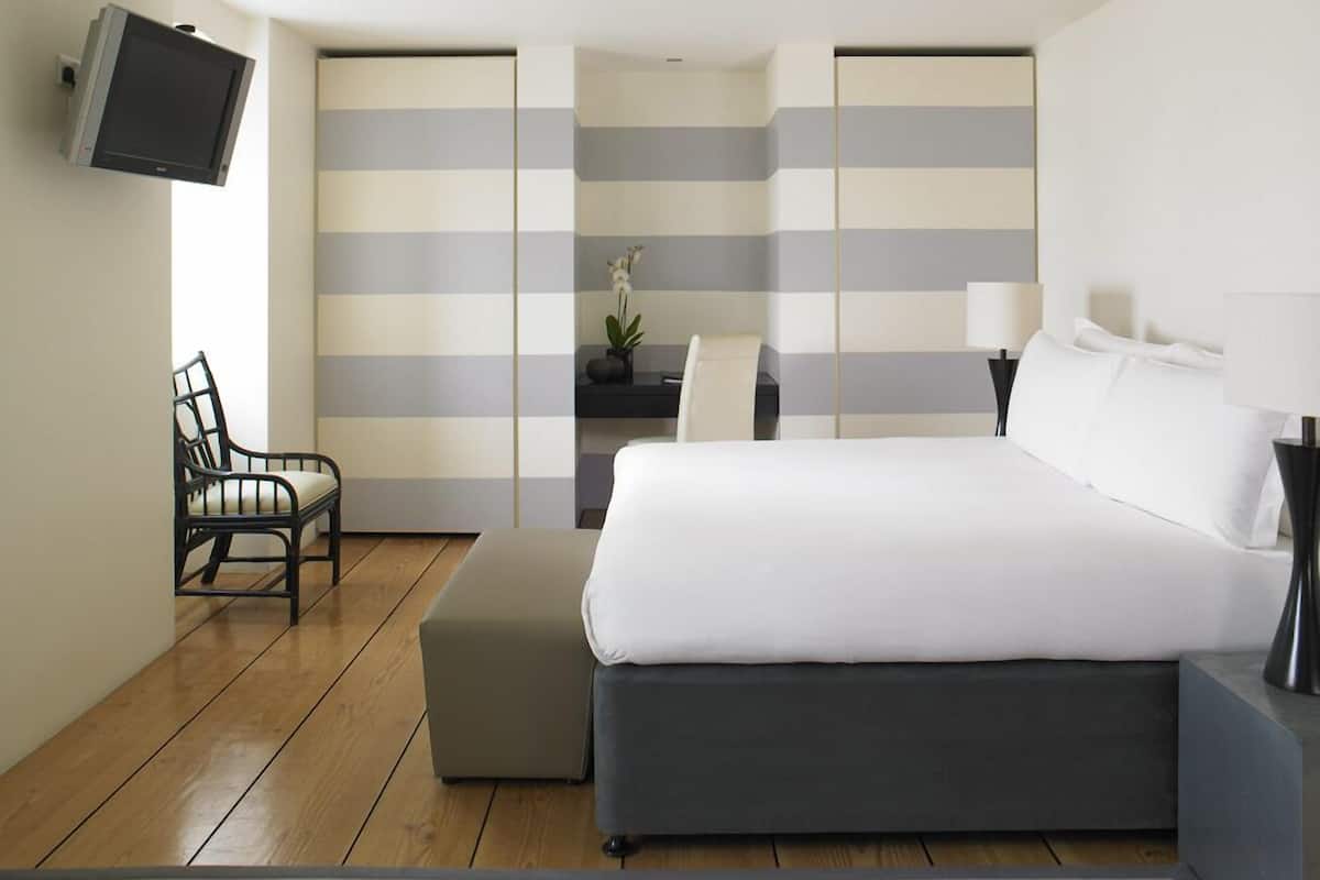 Superior Double or Twin Room | Minibar, in-room safe, iron/ironing board