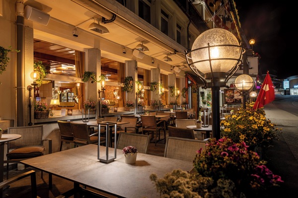 3 restaurants; breakfast, lunch, and dinner served