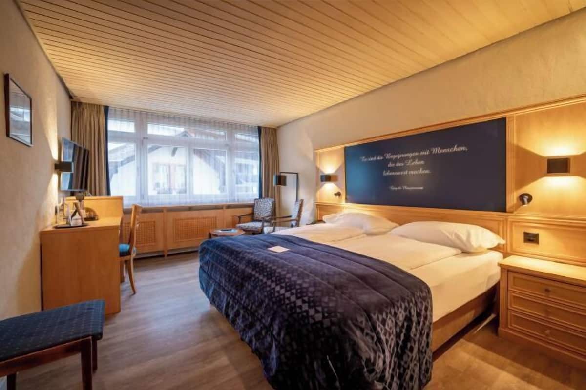 Hypo-allergenic bedding, minibar, in-room safe, individually decorated