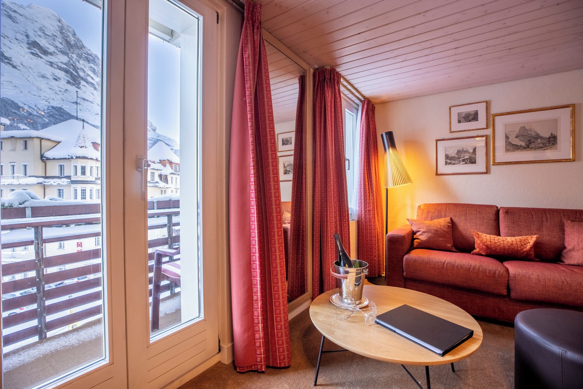 deluxe double room eiger view with balcony | room amenity