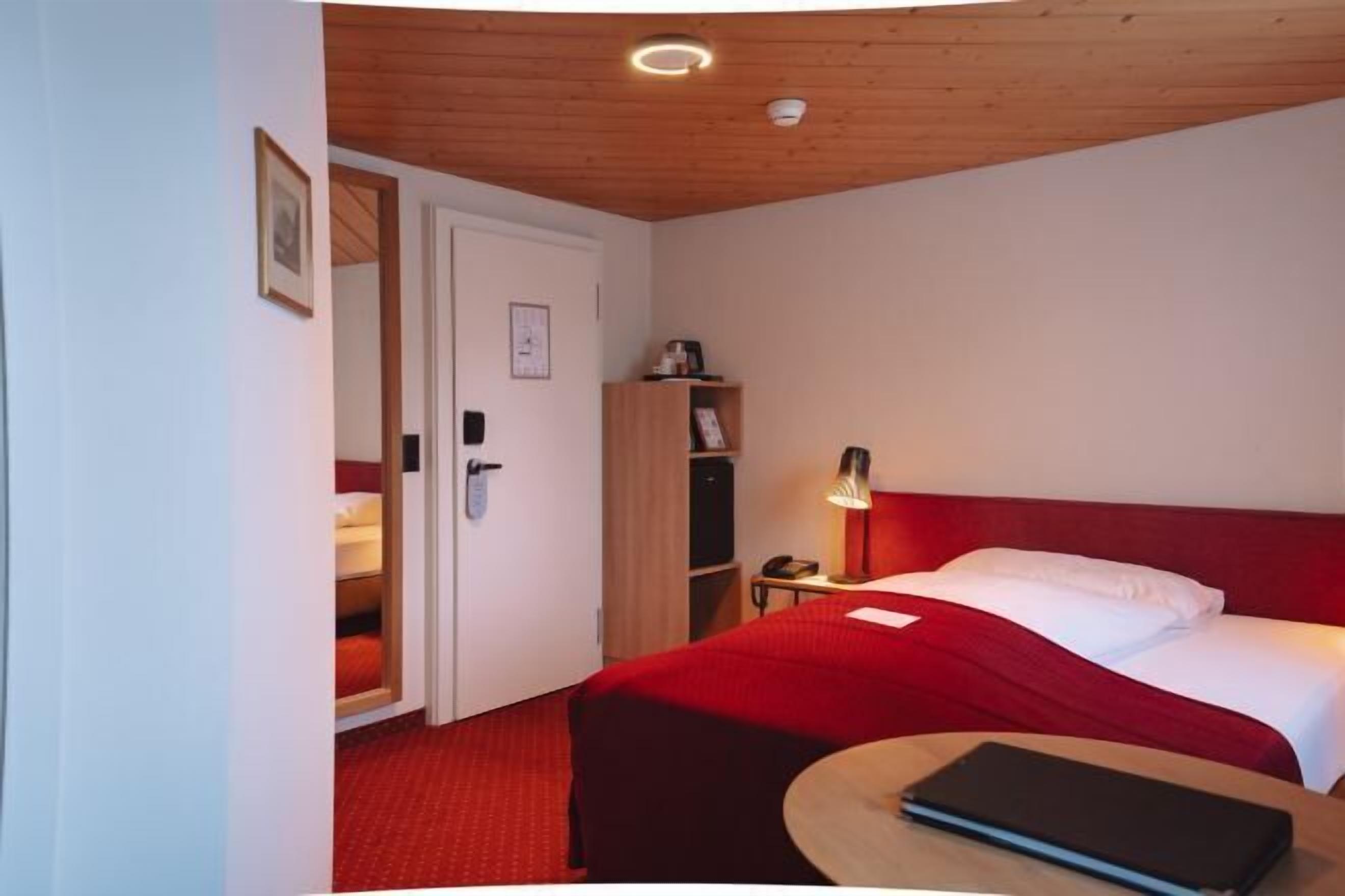 Hypo-allergenic bedding, minibar, in-room safe, individually decorated