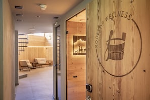 Sauna, steam room