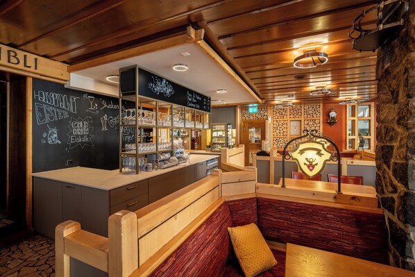 3 restaurants, breakfast, lunch, dinner served; Regional cuisine - Hotel Kreuz & Post (Grindelwald)