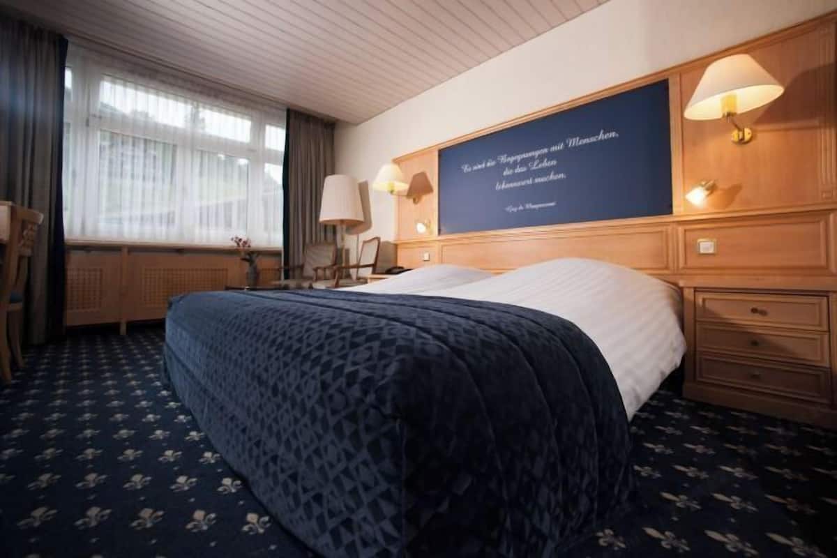 Hypo-allergenic bedding, minibar, in-room safe, individually decorated