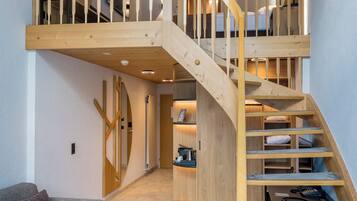 Panoramic Suite, Balcony (Eigerview) | Hypo-allergenic bedding, minibar, in-room safe, individually decorated