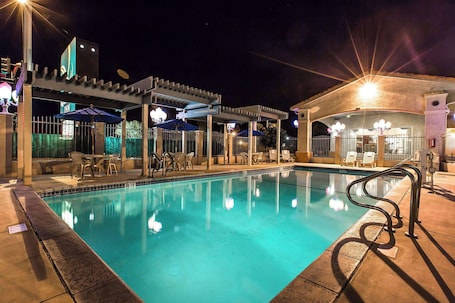 Seasonal outdoor pool