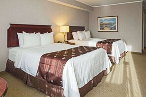 Desk, iron/ironing board, free WiFi, bed sheets - Quality Inn & Suites Downtown (Charlottetown)
