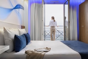 Minibar, in-room safe, desk, soundproofing - Clubtrotteur Paris, a Tribute Portfolio Hotel (Paris)