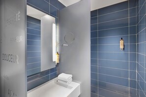 Classic-Zimmer, 1 Einzelbett | Badezimmer | Umweltfreundliche Kosmetikartikel, Haartrockner, Hausschuhe, Handtücher
