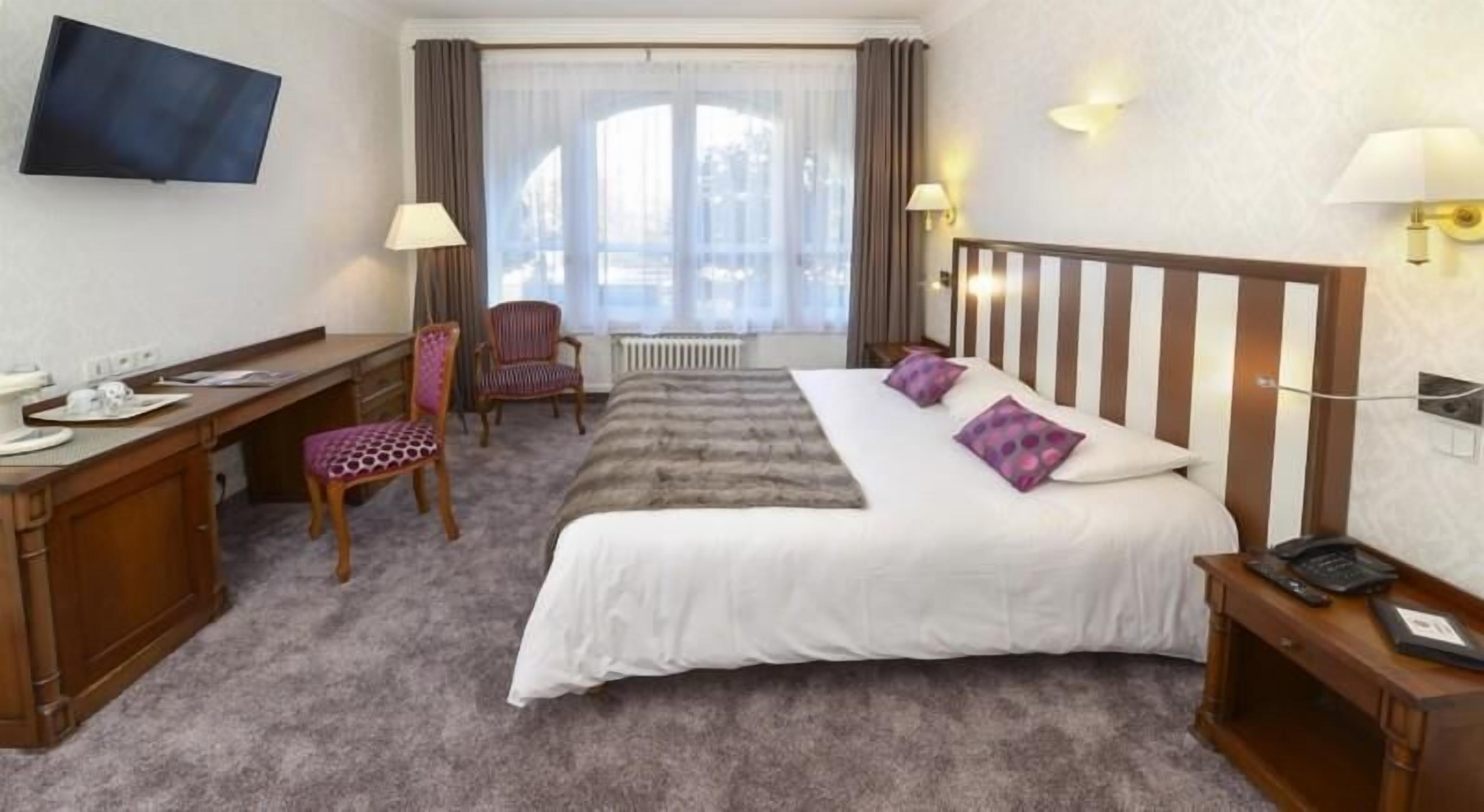 prestige single/double | minibar, in-room safe, individually decorated, desk