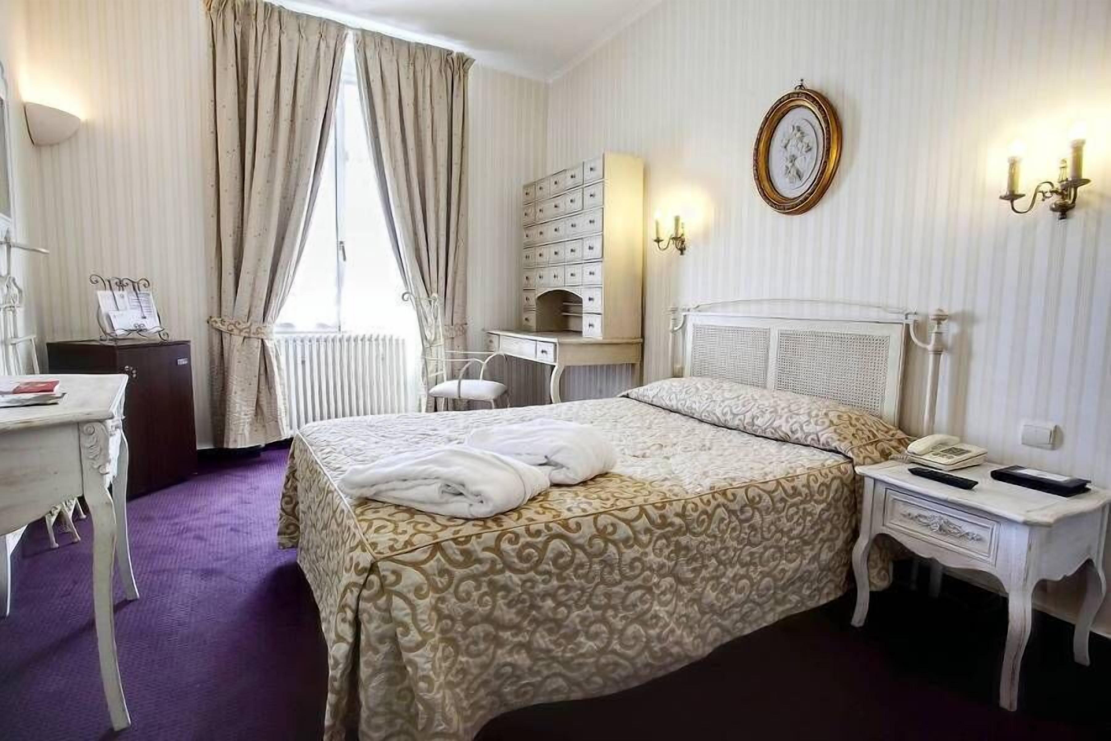 privilege single / double | minibar, in-room safe, individually decorated, desk