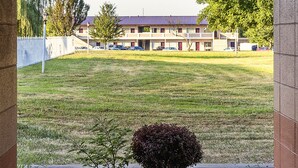 Property grounds - Budget Host Inn (Lebanon)