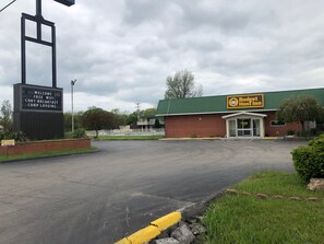 Front of property - Budget Host Inn (Lebanon)