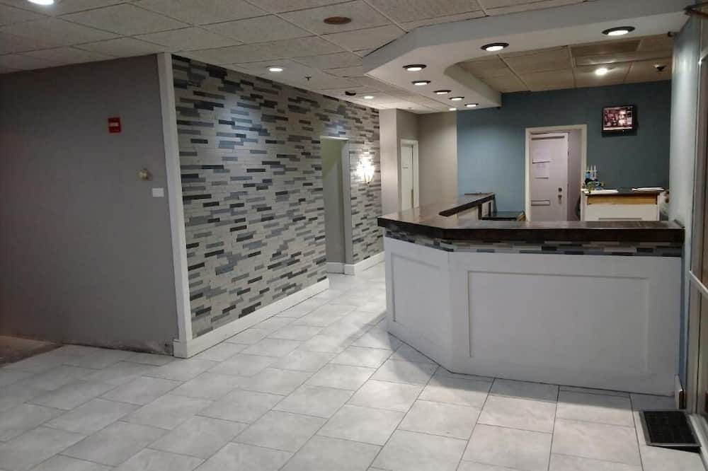 Travelodge by Wyndham Lincoln Northeast