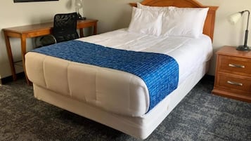 Room, 1 Queen Bed, Non Smoking | Rollaway beds, bed sheets