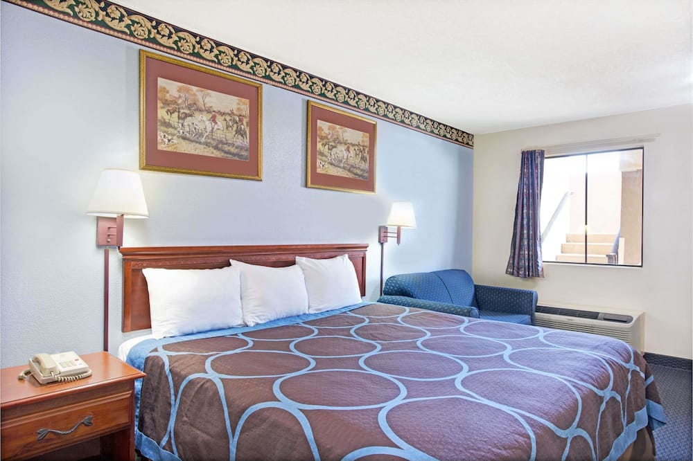 Super 8 by Wyndham Suwanee