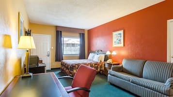 Room, 1 Queen Bed, Non Smoking | Desk, iron/ironing board, bed sheets