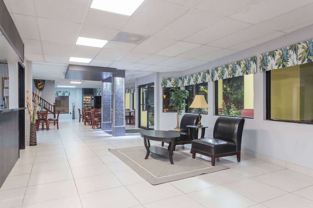Days Inn by Wyndham Sarasota I-75