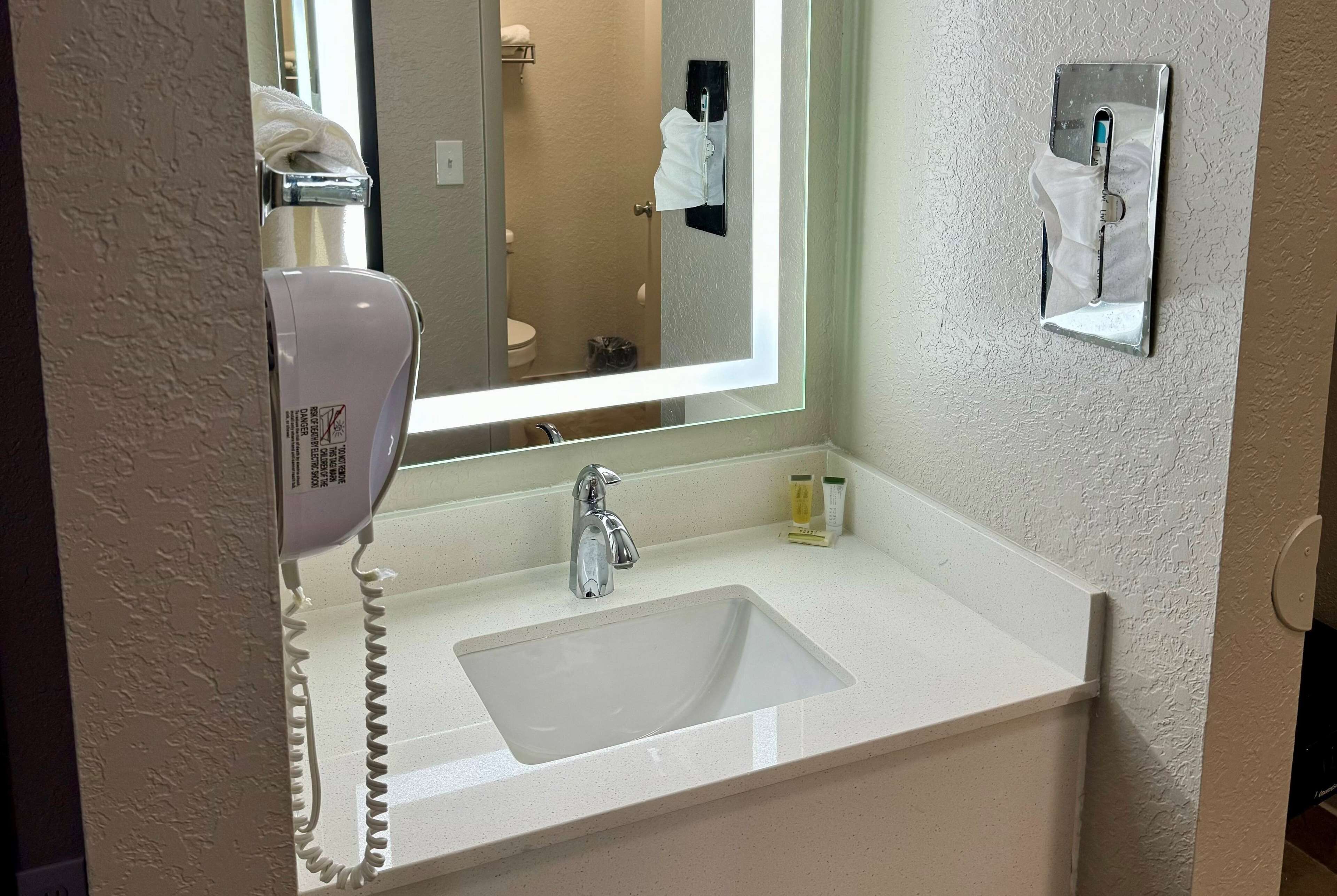 Photo - Days Inn by Wyndham Sarasota I-75