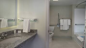 Combined shower/tub, free toiletries, hair dryer, towels