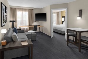 Hypo-allergenic bedding, in-room safe, desk, laptop workspace