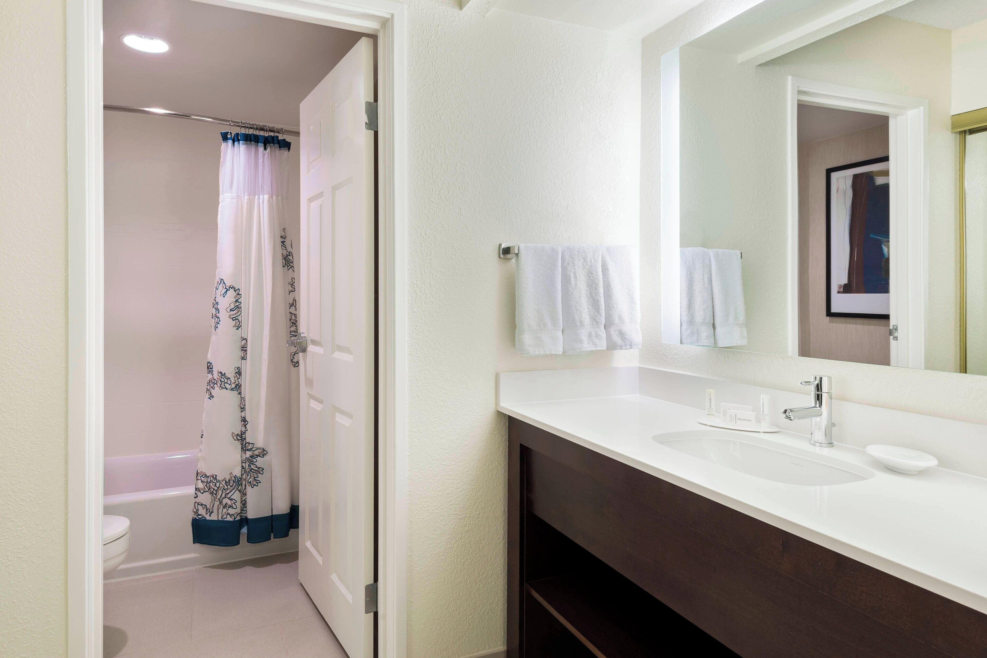 suite, 1 bedroom (hearing accessible) | bathroom | combined shower/bathtub, free toiletries, hair dryer, towels