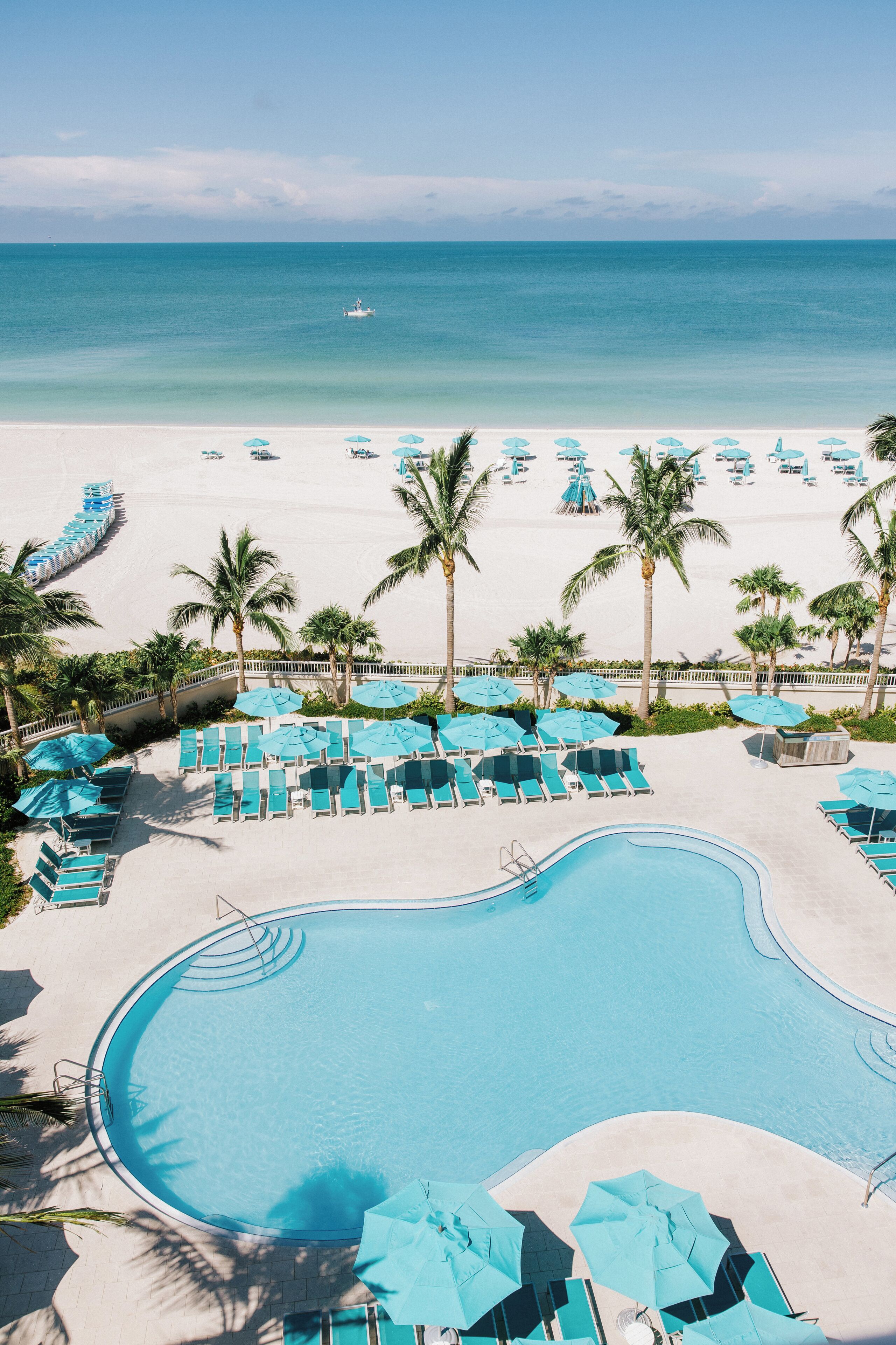 2 outdoor pools, pool loungers