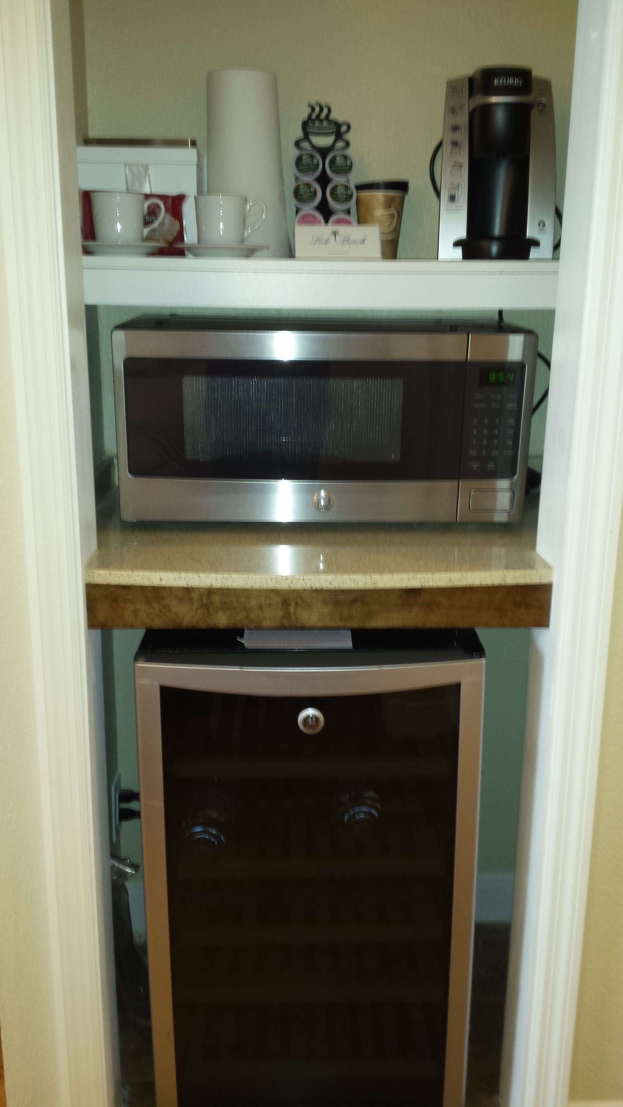 高档床上用品、客房内保险箱、办公桌、笔记本电脑工作区