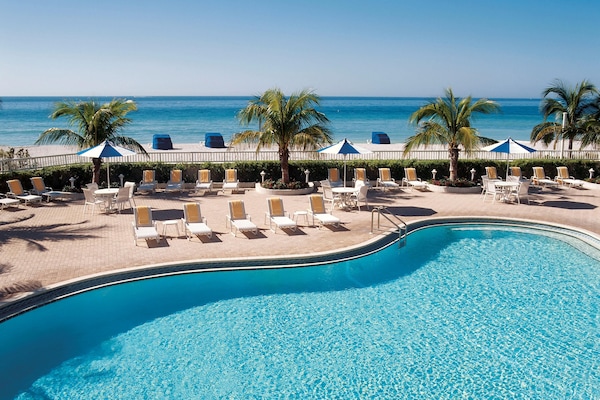 2 outdoor pools, sun loungers