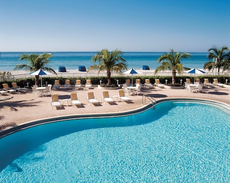 2 piscinas al aire libre, sillones reclinables de piscina