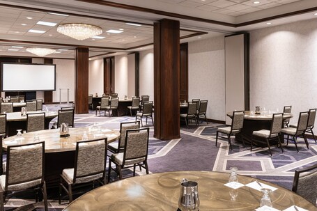 Sheraton Indianapolis City Centre Hotel - Image 58