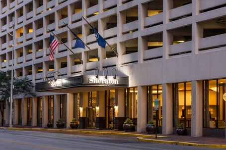 Sheraton Indianapolis City Centre Hotel - Image 12