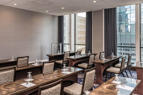 Sheraton Indianapolis City Centre Hotel - Image 54