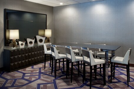 Sheraton Indianapolis City Centre Hotel - Image 100