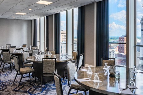 Sheraton Indianapolis City Centre Hotel - Image 18