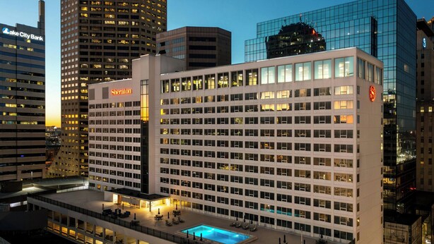 A Sheraton hotel with a rooftop pool, surrounded by high-rise buildings. - Sheraton Indianapolis City Centre Hotel (Indianapolis)