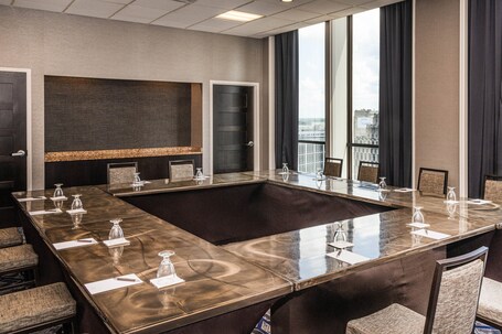 Sheraton Indianapolis City Centre Hotel - Image 37