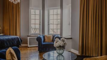 Deluxe Room, Non Smoking | Iron/ironing board, free WiFi, bed sheets