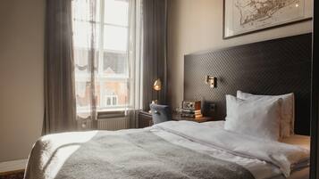 Double Room, Non Smoking (Compact, Obstructed View) | Iron/ironing board, free WiFi, bed sheets