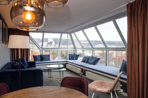Suite, 1 Double Bed, Non Smoking | In-room safe, desk, blackout drapes, iron/ironing board